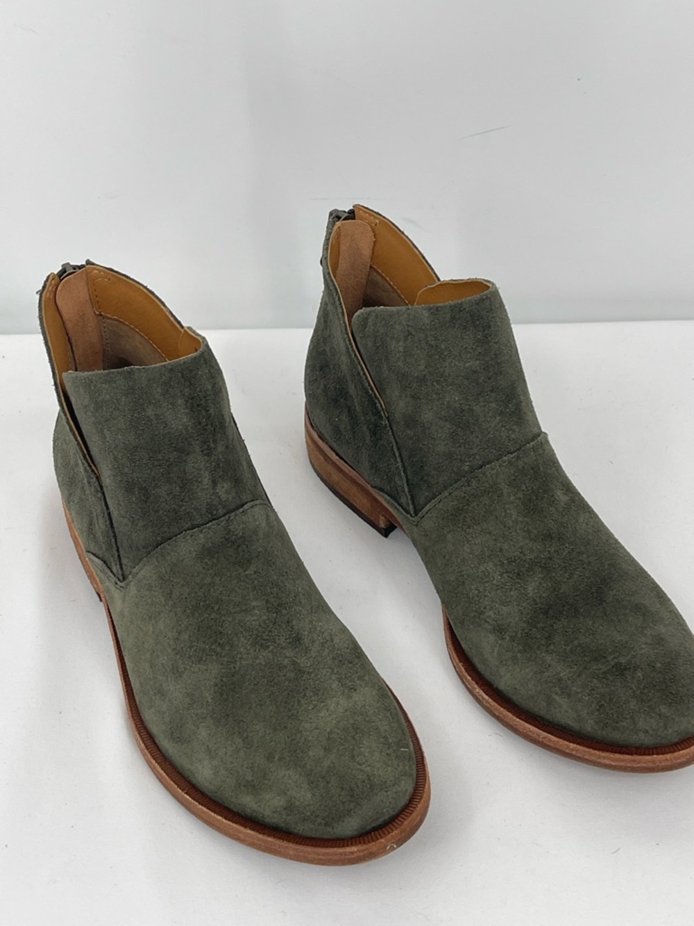 Kork-Ease WOMENS ANKLE Boots in Olive Suede with Tan Soles SIZE 6M